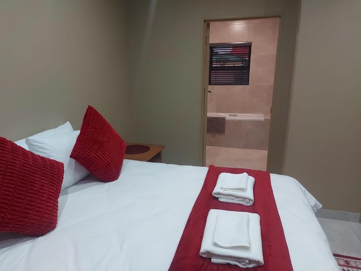 Lloyds - 9 Apartment Ermelo